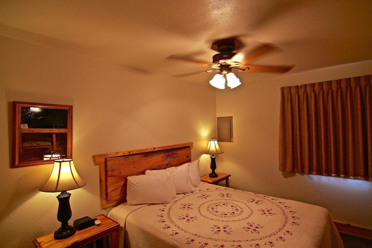 Yellowstone Village Inn And Suites Gardiner Exterior foto